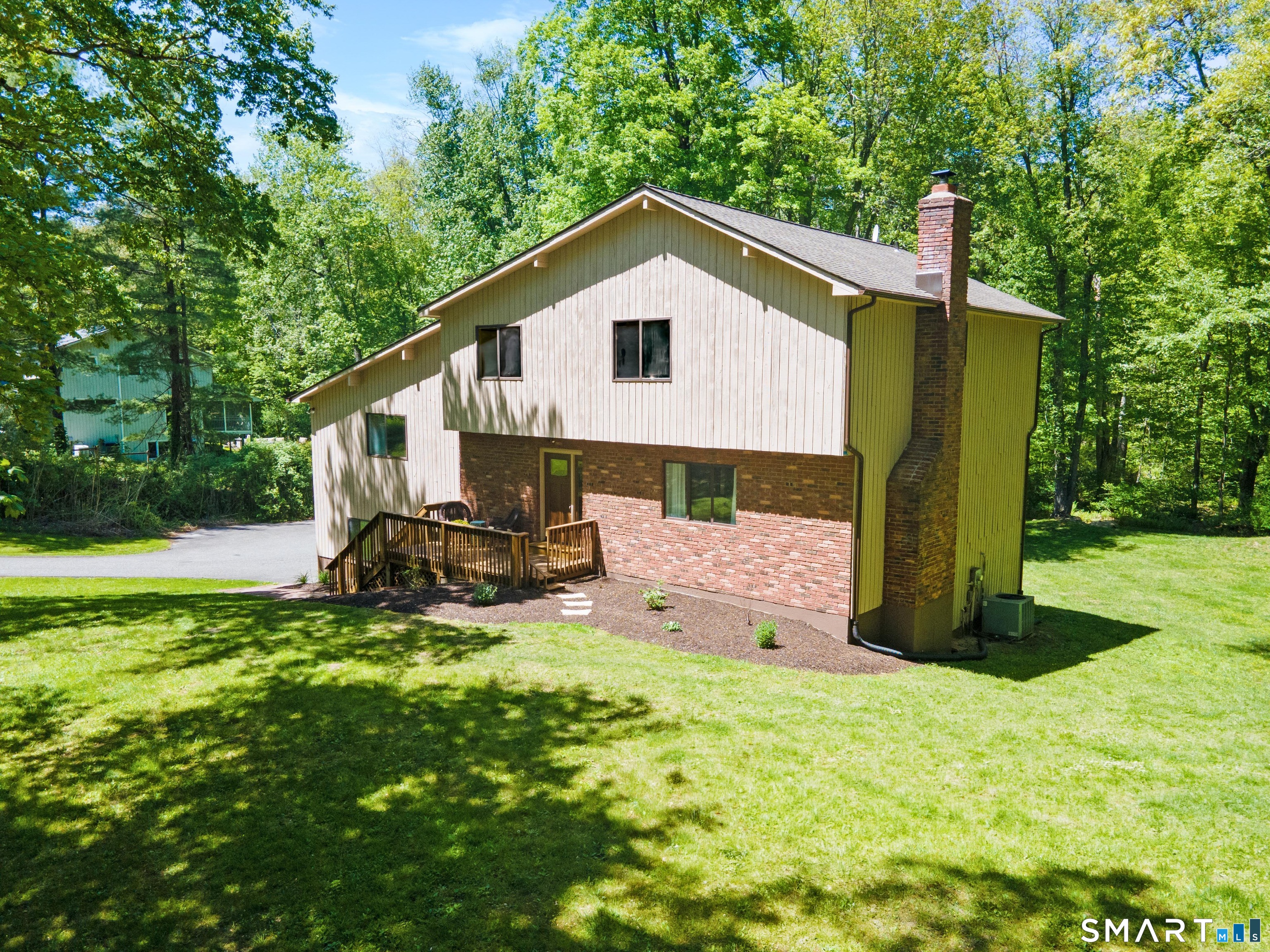 6 Arapaho Road Brookfield, CT 06804 - Photo 2 of 40