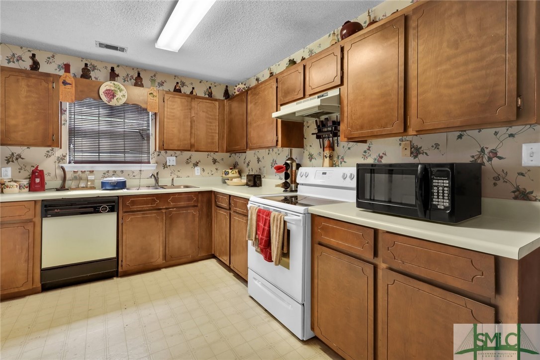 2628 John Wells Road Hinesville, GA 31313 - Photo 8 of 18 Gallery Image 8