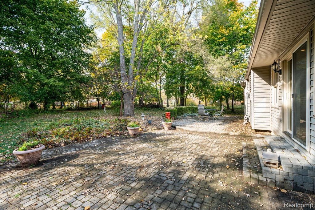 2626 Hickory Lawn Road Rochester Hills, MI 48307 - Photo 32 of 44