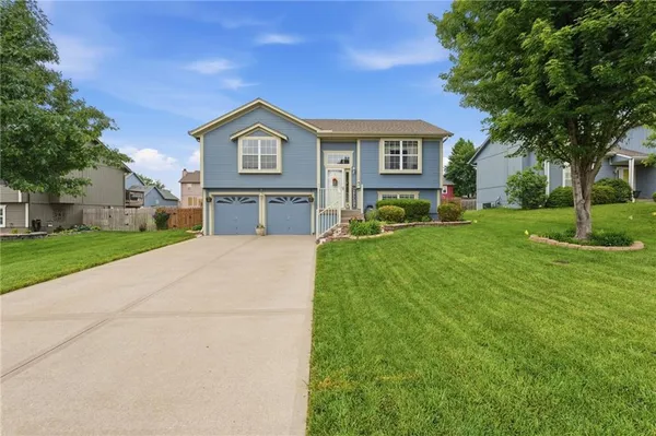 $329,900 | 1308 Bradford Drive, Greenwood, MO 64034