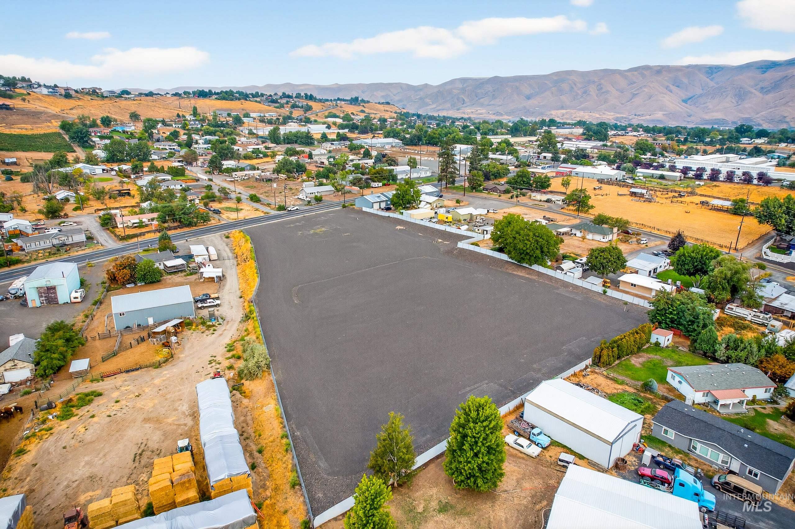 Nna 13th Street Clarkston, WA 99403 - Photo 12 of 27 Aerial perspective of suburban area featuring mountains