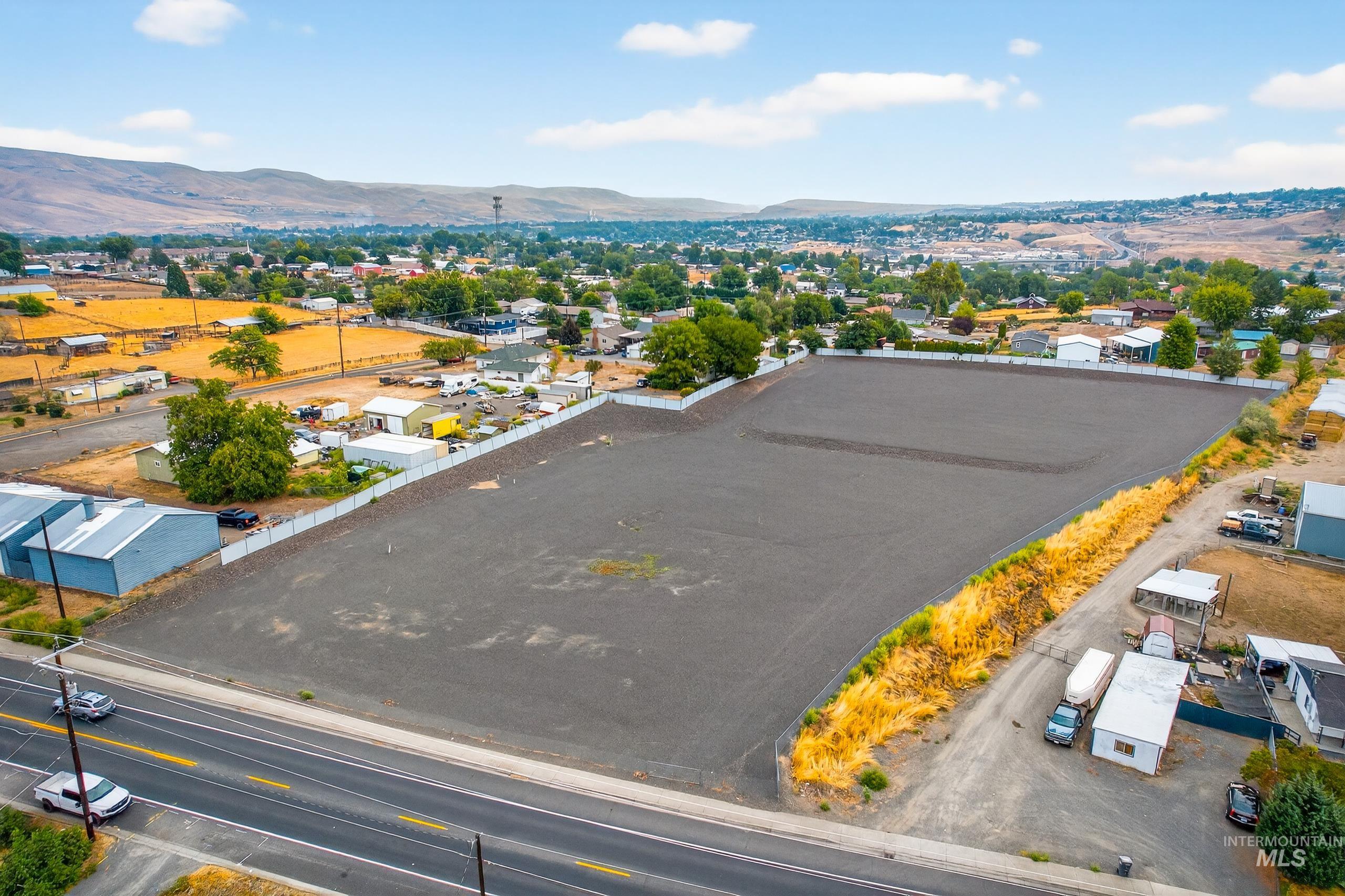 Nna 13th Street Clarkston, WA 99403 - Photo 13 of 27 Drone / aerial view of mountains