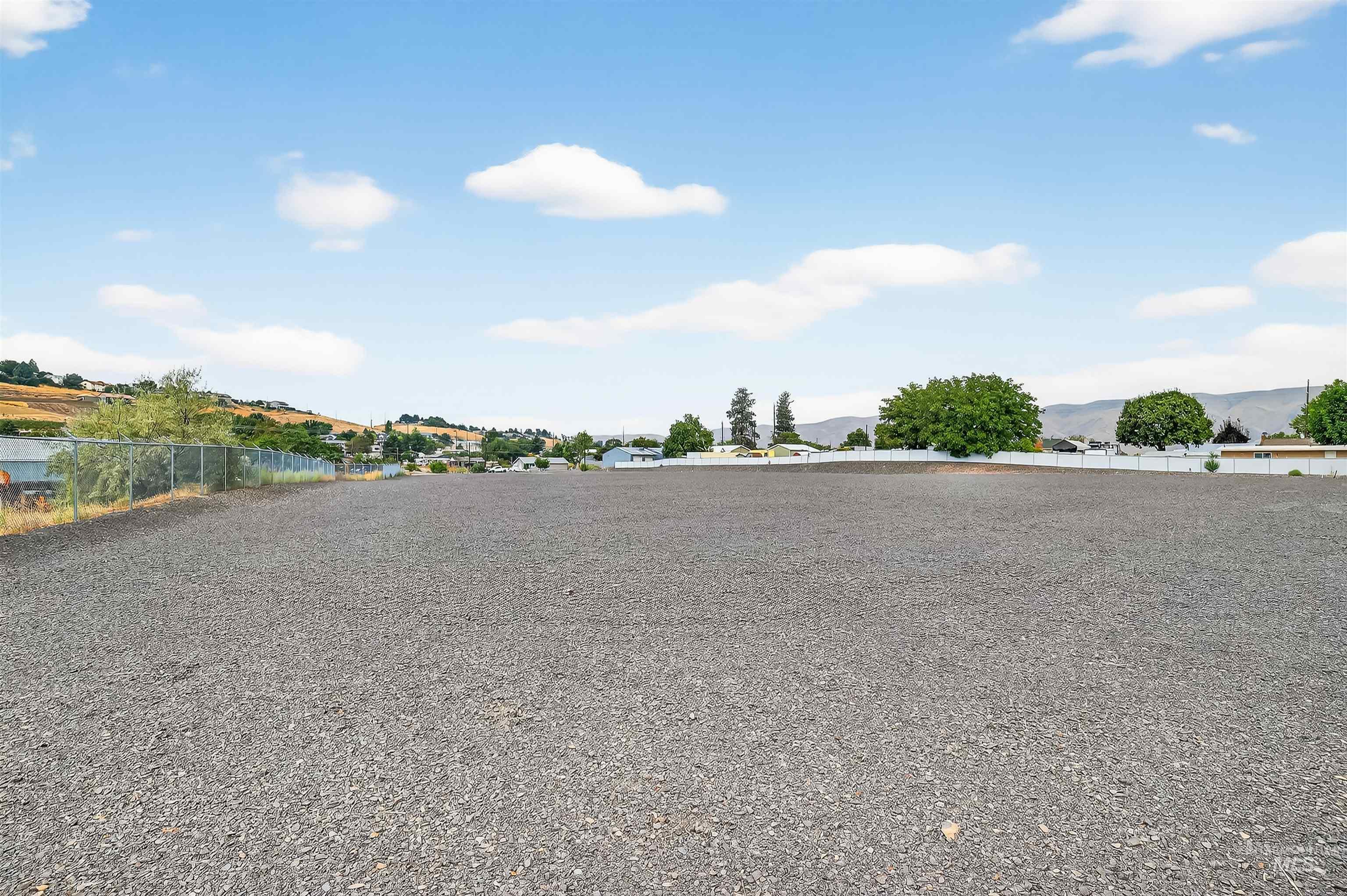 Nna 13th Street Clarkston, WA 99403 - Photo 23 of 27 View of yard featuring a mountain view