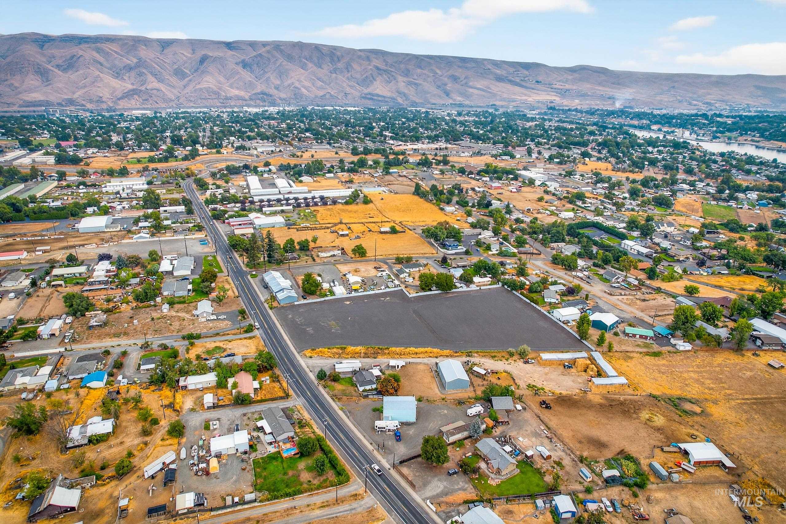 Nna 13th Street Clarkston, WA 99403 - Photo 25 of 27 View of property location featuring mountains