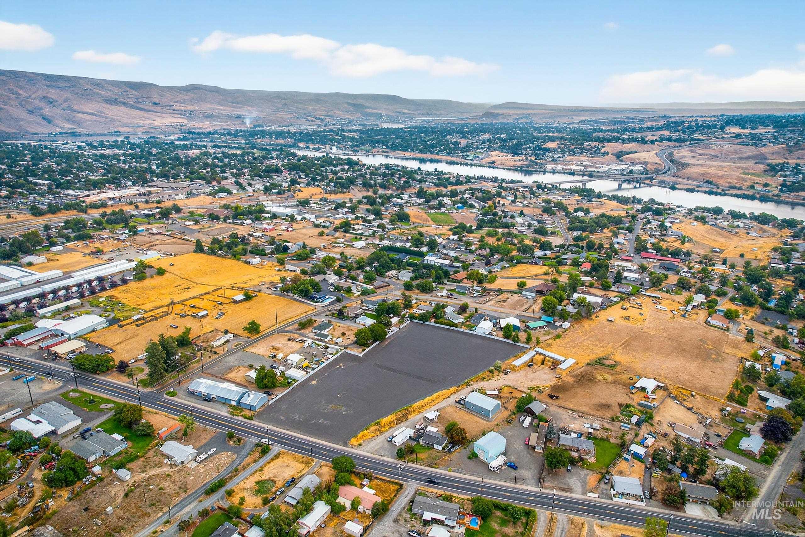 Nna 13th Street Clarkston, WA 99403 - Photo 26 of 27 View of property location featuring a water and mountain view