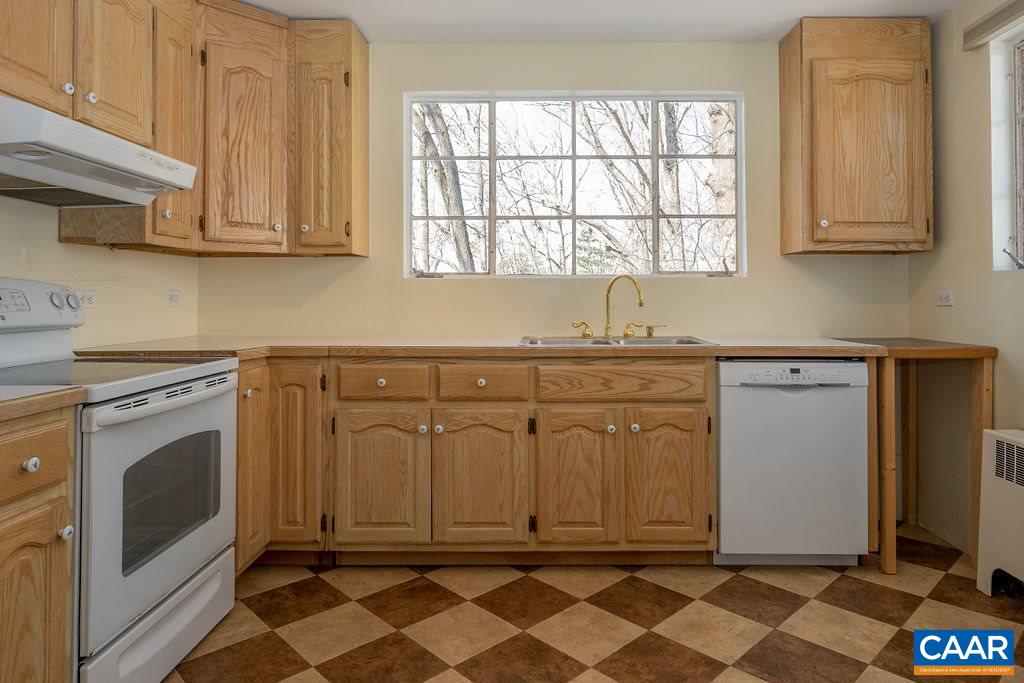 2711 Eton Road Charlottesville, VA 22903 - Photo 7 of 31 Gallery Image 7