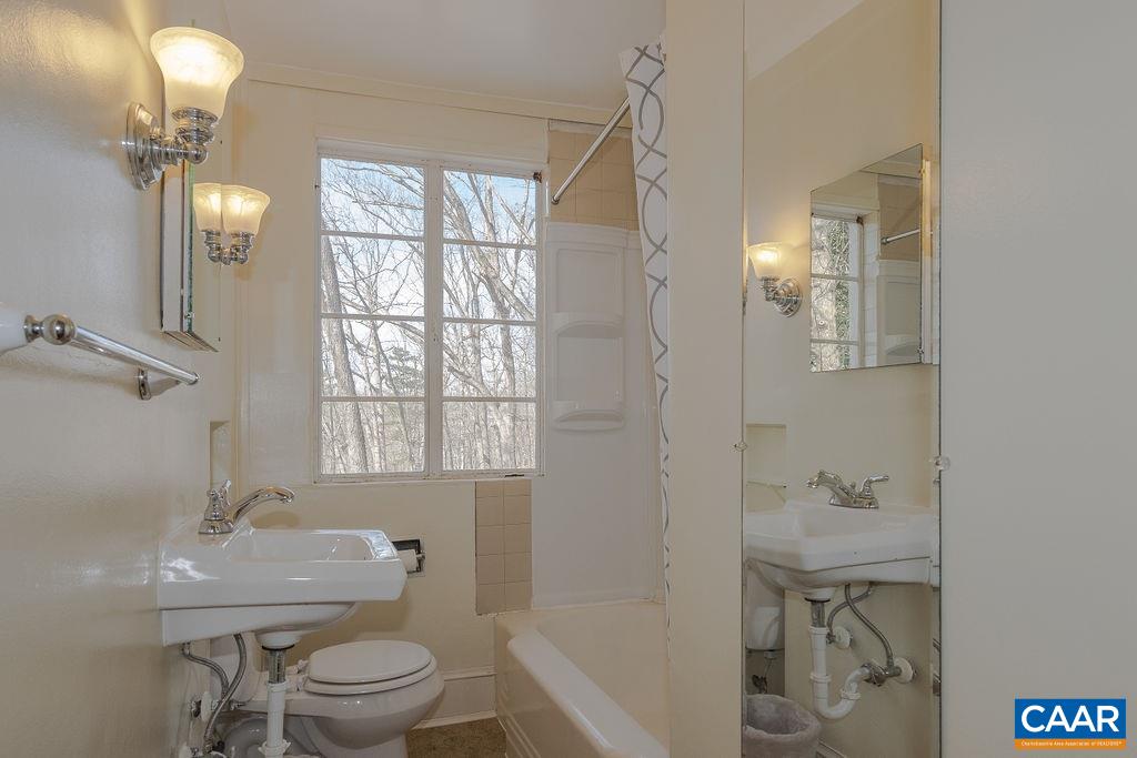 2711 Eton Road Charlottesville, VA 22903 - Photo 10 of 31 Gallery Image 10