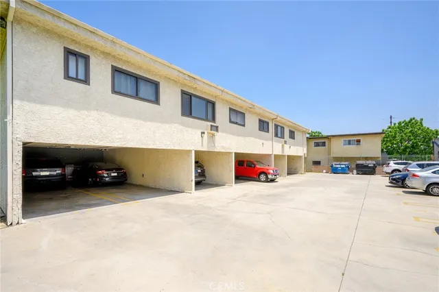 $1,600 | 16226 Vanowen Street, Unit 103, Van Nuys, CA 91406