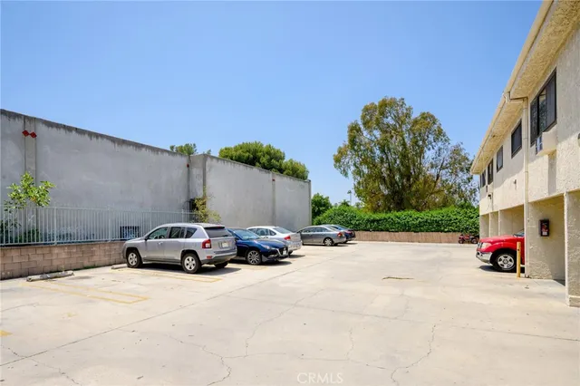 $1,600 | 16226 Vanowen Street, Unit 103, Van Nuys, CA 91406