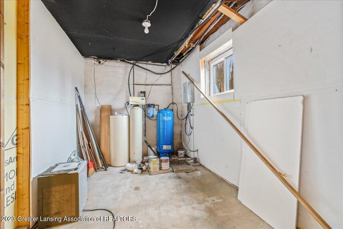 10553 Corcoran Road Haslett, MI 48840 - Photo 20 of 33 38-Media Jett-37