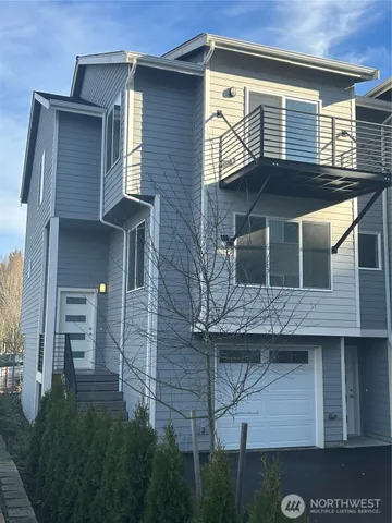 $599,000 | 13243 Ambaum Boulevard Southwest, Unit C, Burien, WA 98146