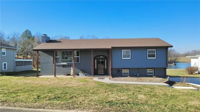 $369,900 | 1133 Lake Manor Drive, Trenton, MO 64683