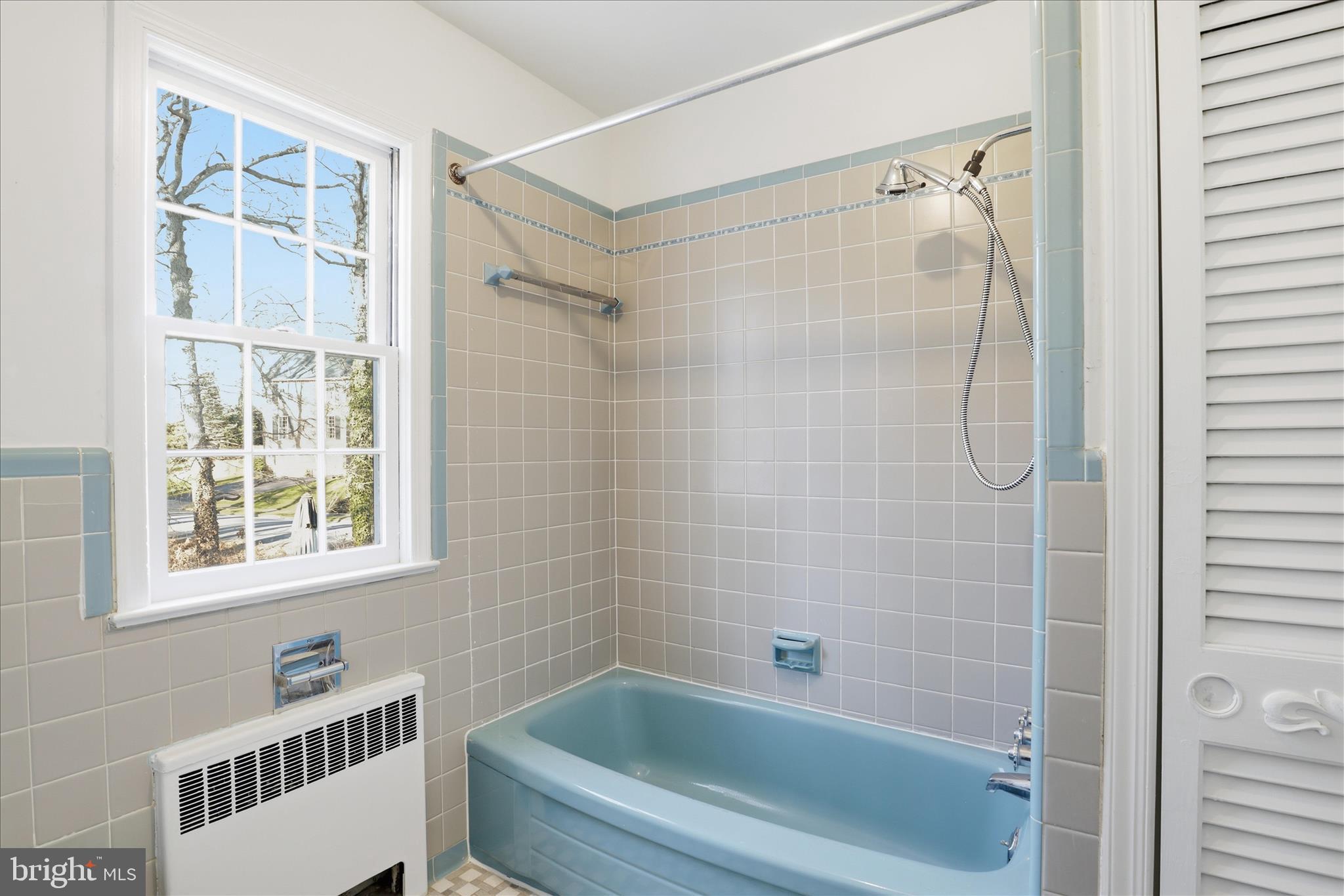 3701 Pine Brook Road Alexandria, VA 22310 - Photo 27 of 78 a bathroom with a bathtub and a shower