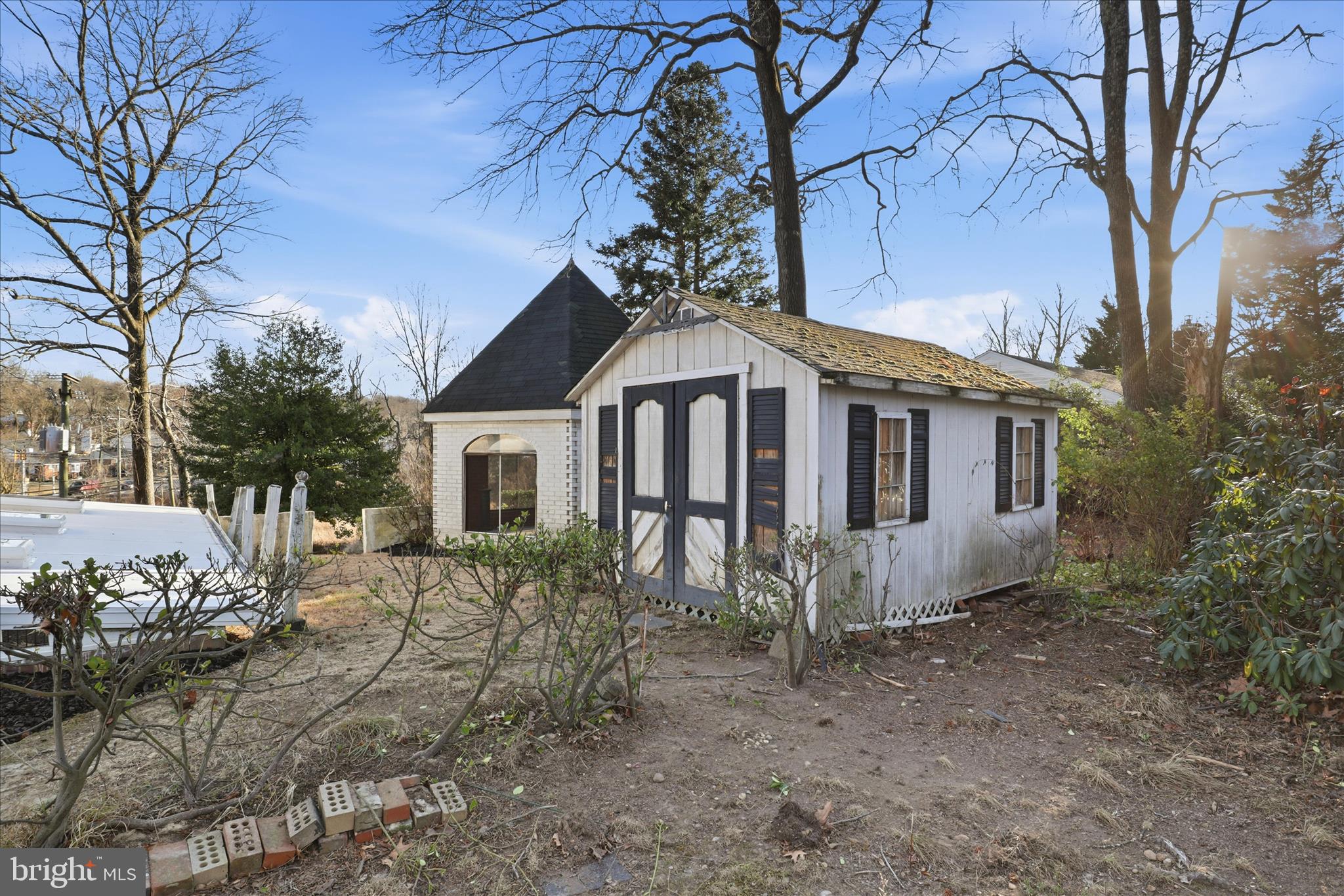 3701 Pine Brook Road Alexandria, VA 22310 - Photo 58 of 78 a front view of a house with a yard