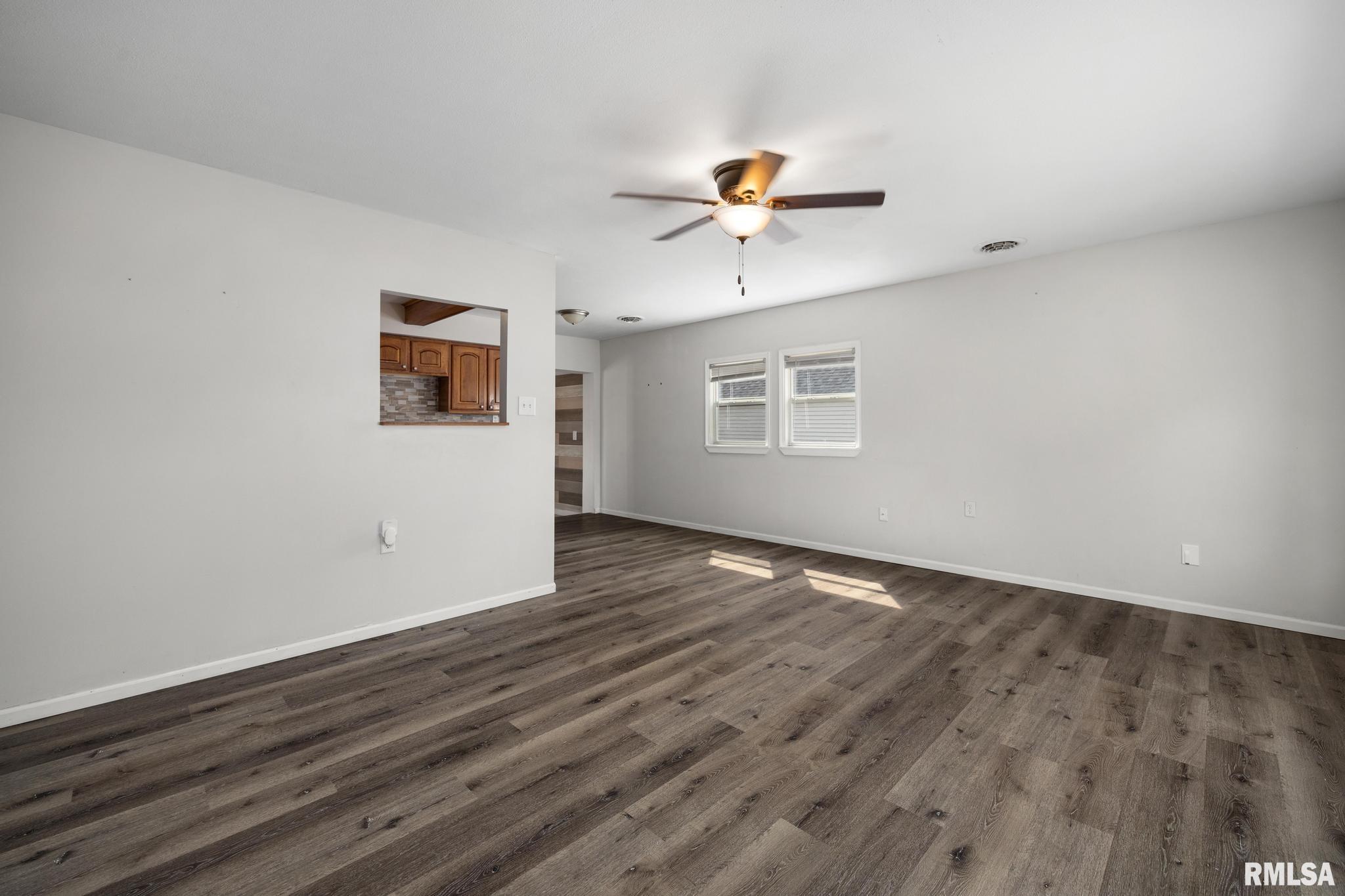 406 Lincoln Road Marquette Heights, IL 61554 - Photo 4 of 27 Gallery Image 4