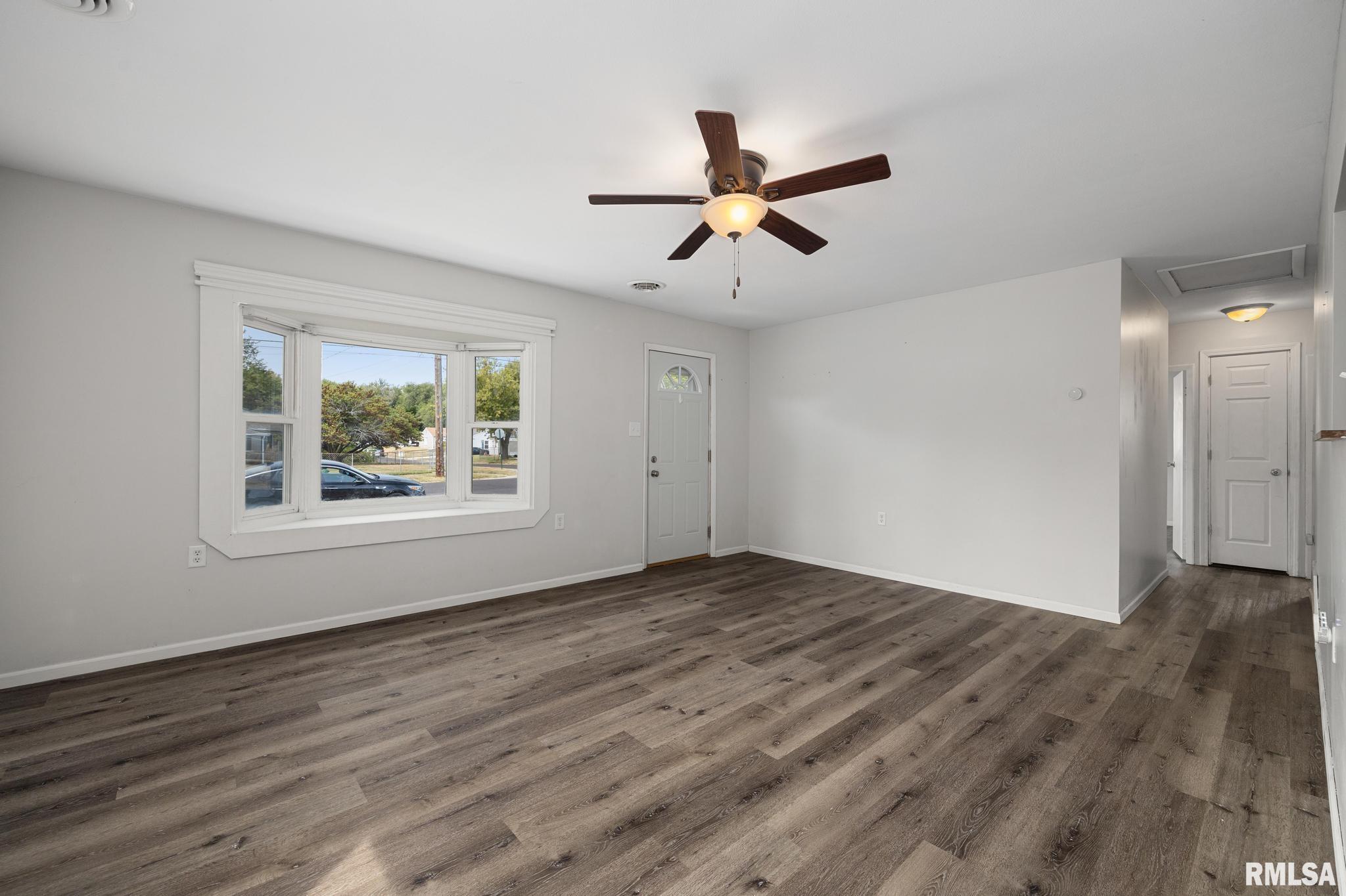 406 Lincoln Road Marquette Heights, IL 61554 - Photo 5 of 27 Gallery Image 5