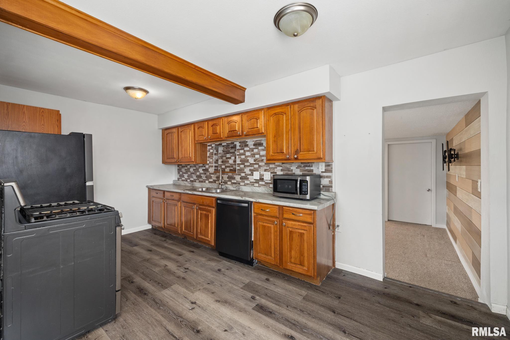 406 Lincoln Road Marquette Heights, IL 61554 - Photo 7 of 27 Gallery Image 7