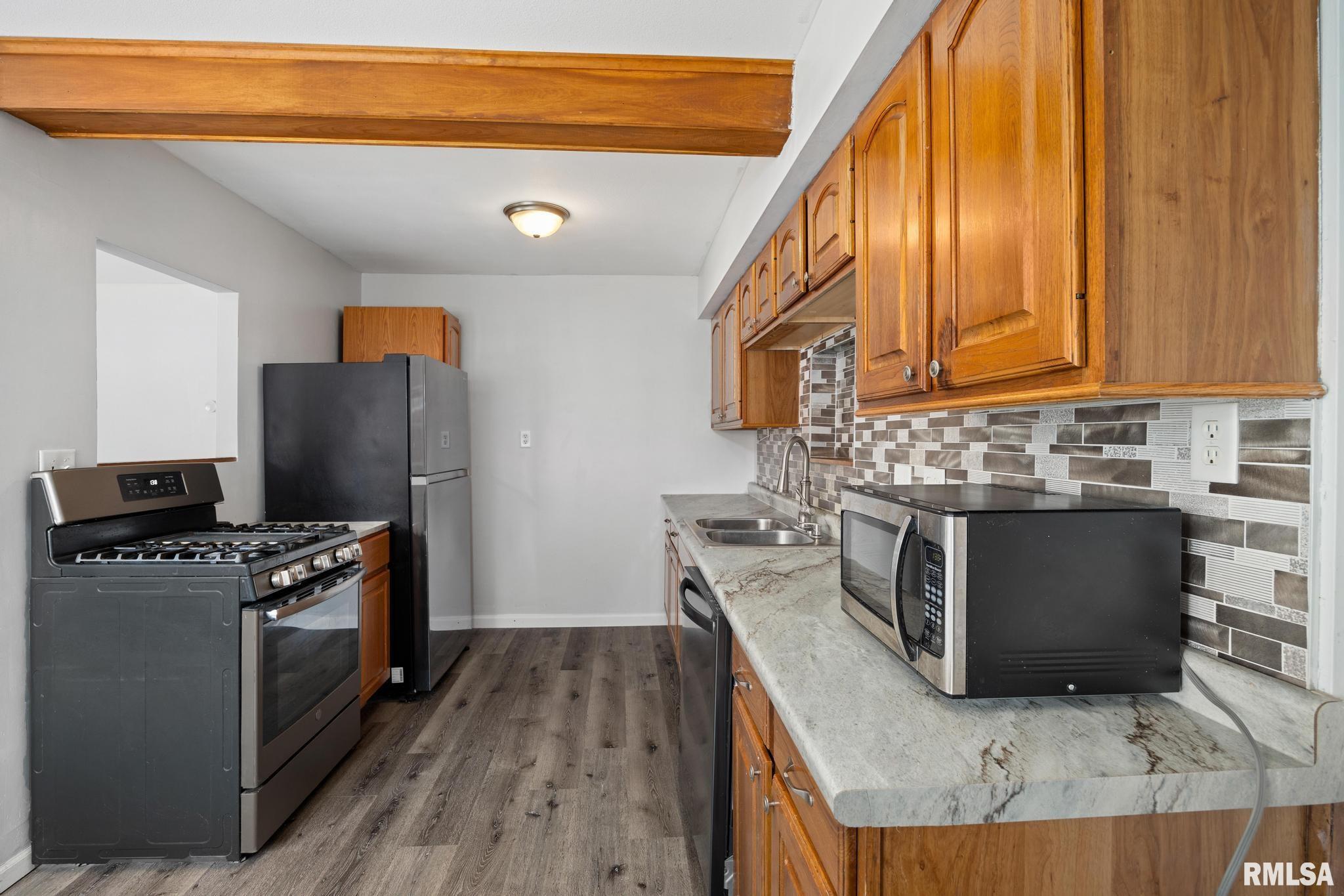 406 Lincoln Road Marquette Heights, IL 61554 - Photo 8 of 27 Gallery Image 8