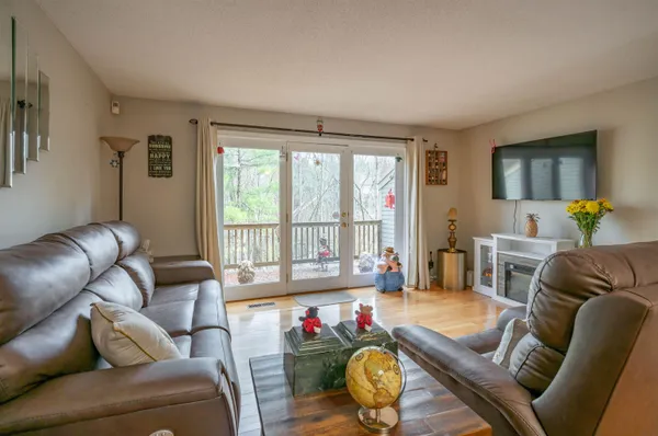 $400,000 | 8 Bartemus Trail, Nashua, NH 03063