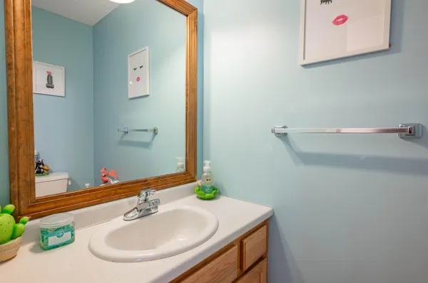 $400,000 | 8 Bartemus Trail, Nashua, NH 03063