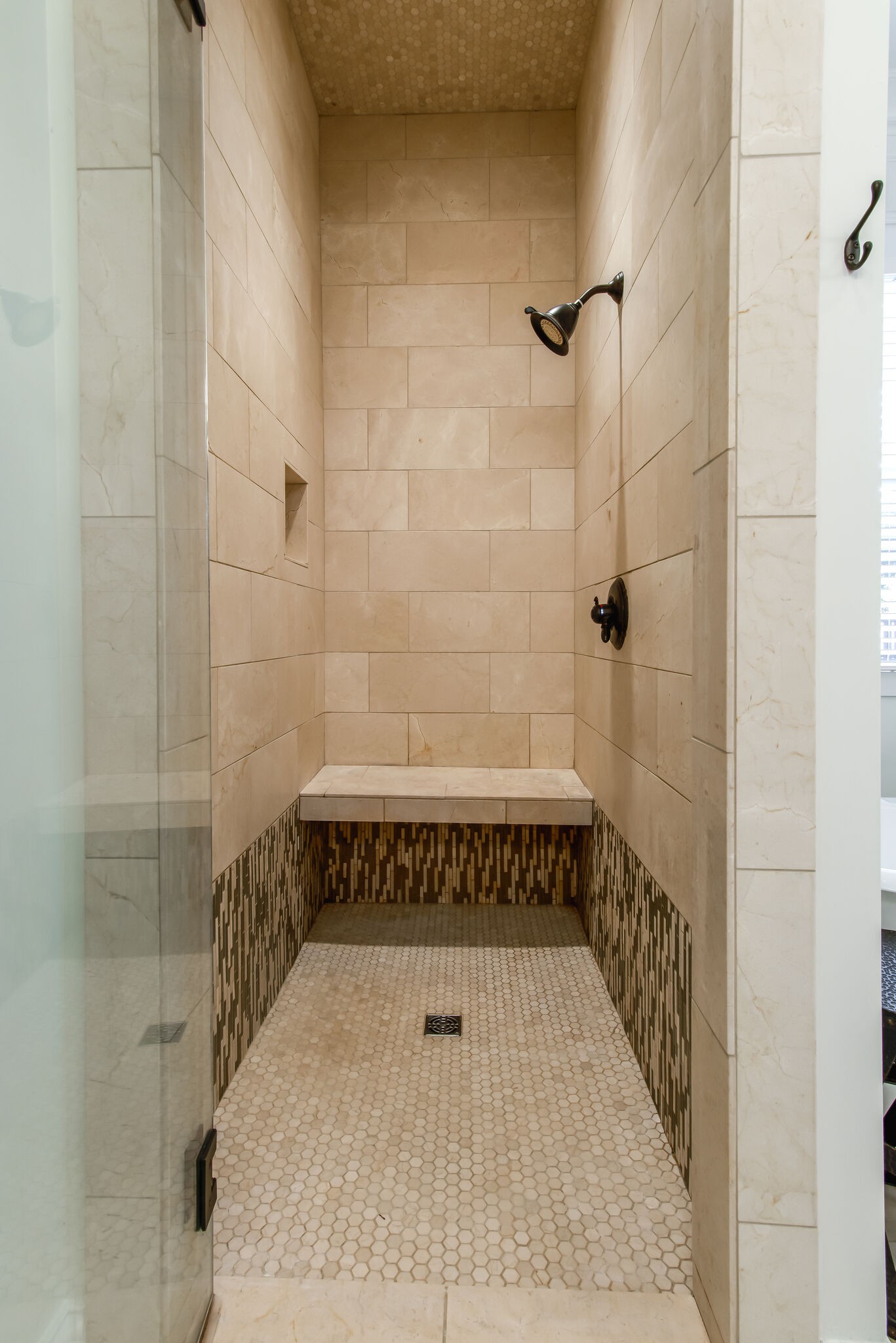 706 Crescent Road Nashville, TN 37205 - Photo 14 of 27 a bathroom with a bathtub