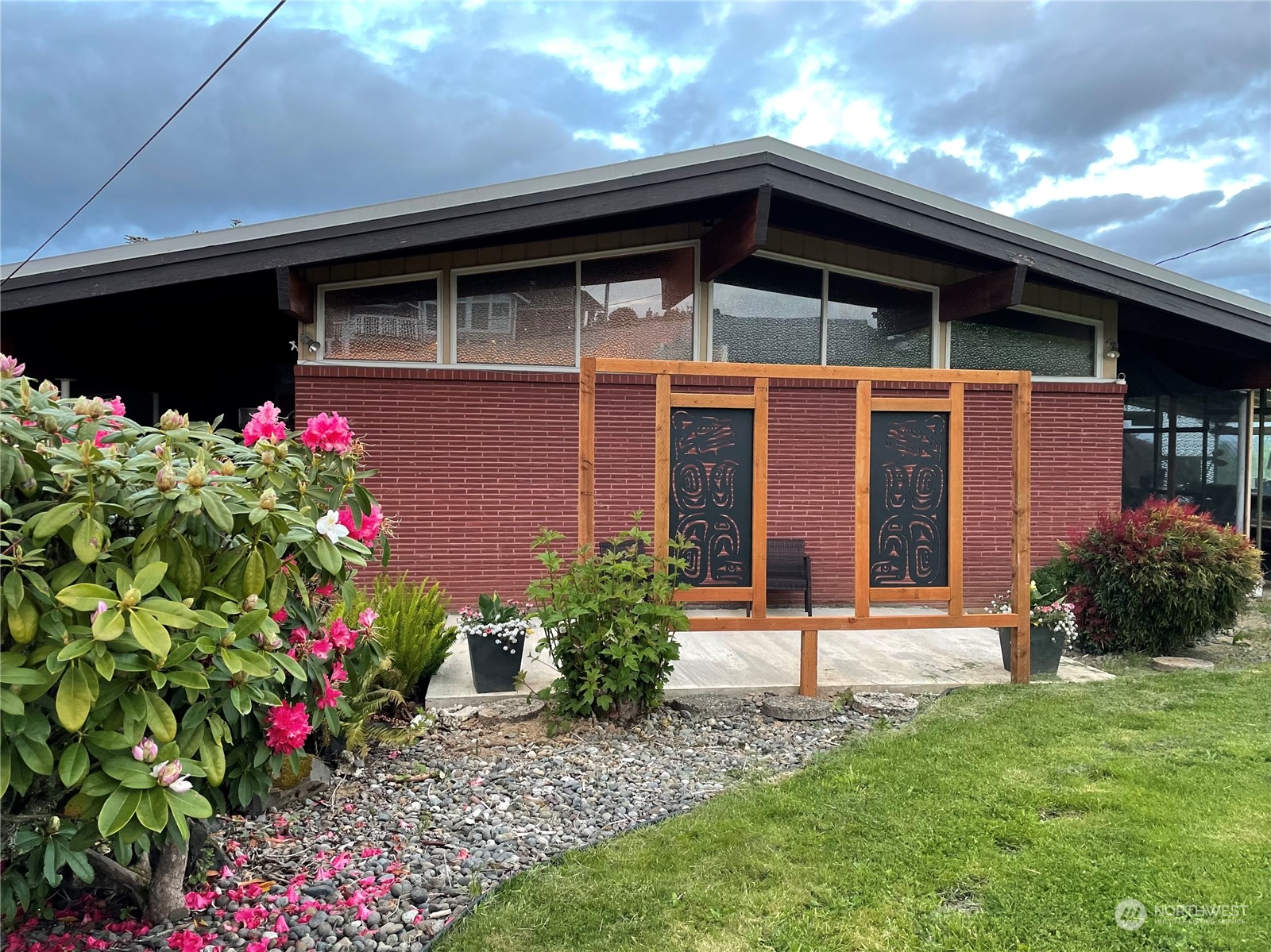 1053 Shorey Road Chehalis, WA 98532 - Photo 1 of 39 a front view of a house with a yard