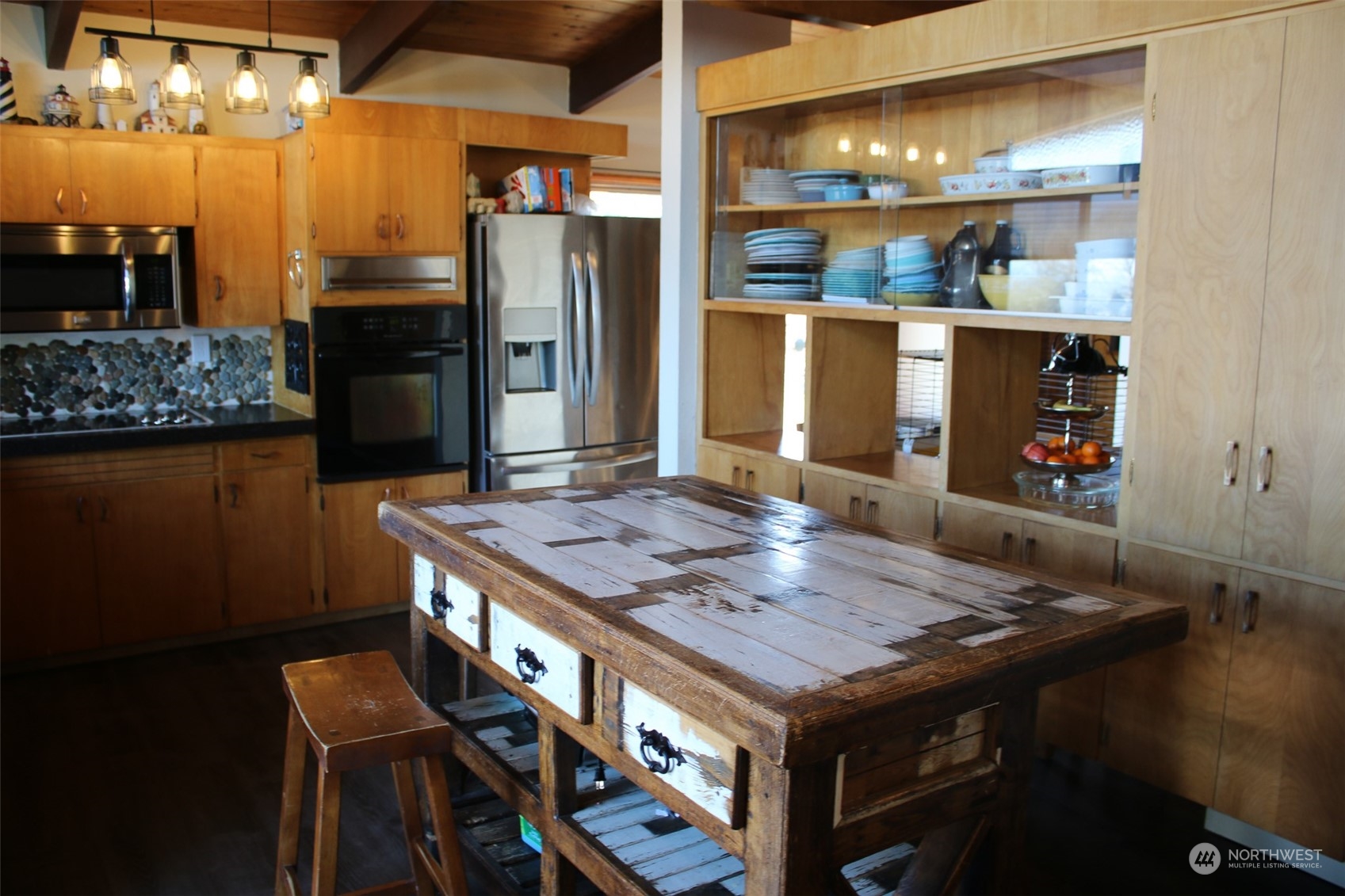 1053 Shorey Road Chehalis, WA 98532 - Photo 8 of 39 a kitchen with a table and chairs in it