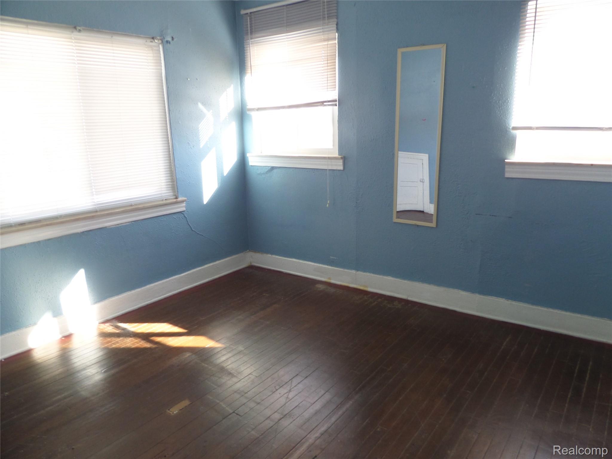 384 Perry Street Pontiac, MI 48342 - Photo 25 of 28 Unit 4 Unfurnished room with plenty of natural light and dark wood-style flooring