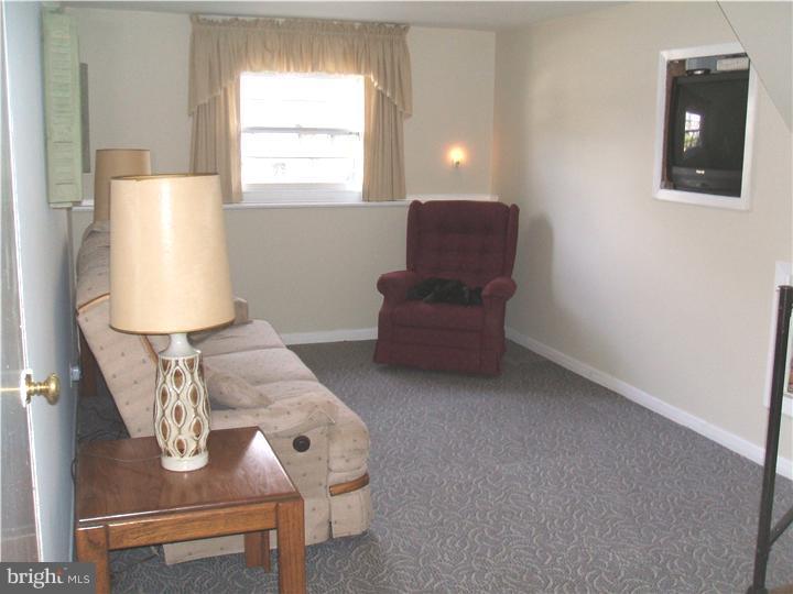 205 Kingsley Road Cherry Hill, NJ 08034 - Photo 8 of 19