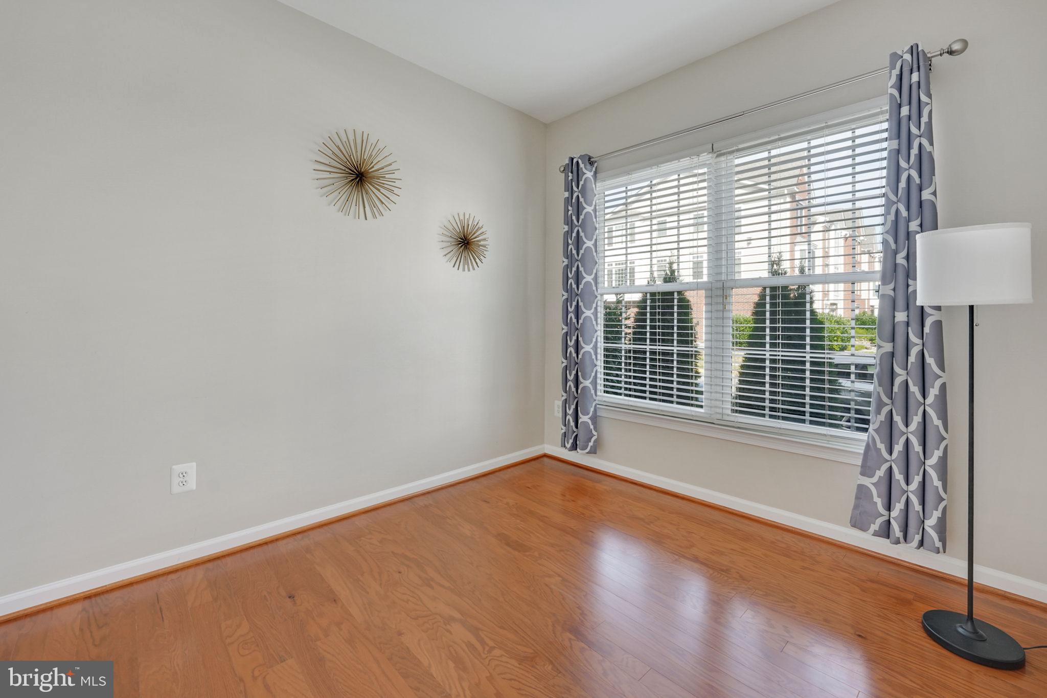 42657 Homefront Terrace Chantilly, VA 20152 - Photo 4 of 27 Gallery Image 4