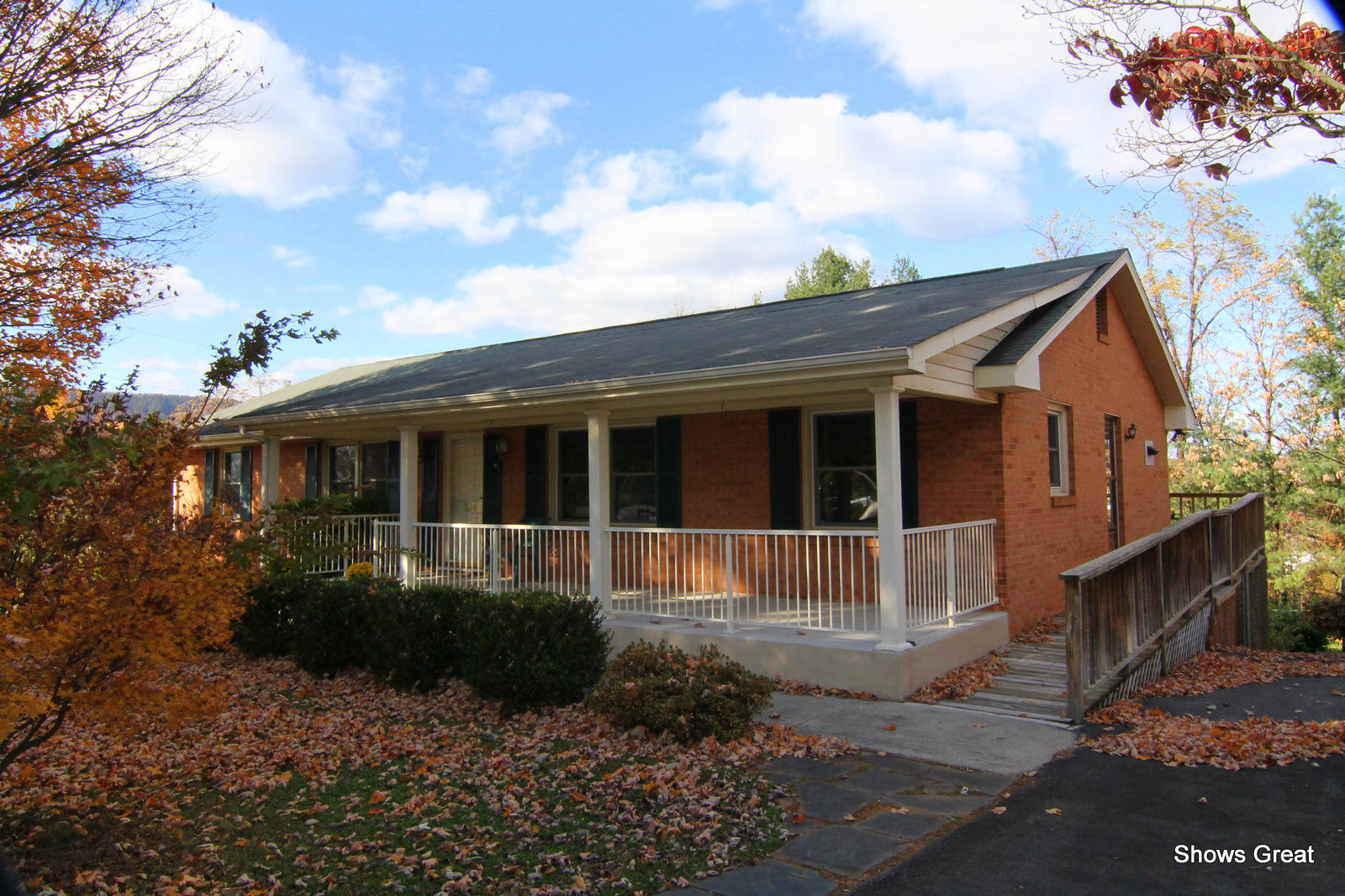 234 Apple Tree Road Roanoke, VA 24019 - Photo 3 of 73 IMG_8589