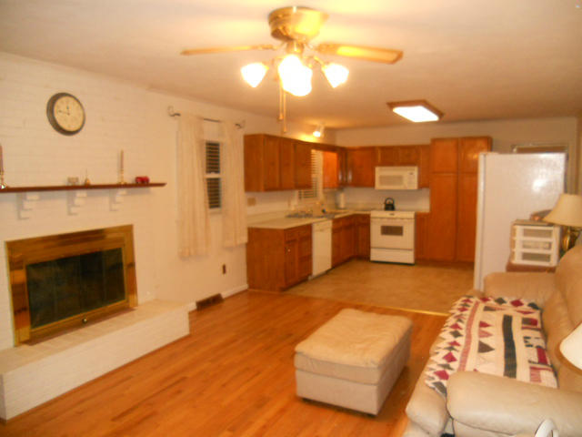 234 Apple Tree Road Roanoke, VA 24019 - Photo 35 of 73 Great Room and Kitchen (1)