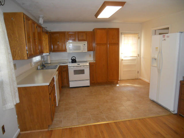 234 Apple Tree Road Roanoke, VA 24019 - Photo 48 of 73 Large Kitchen