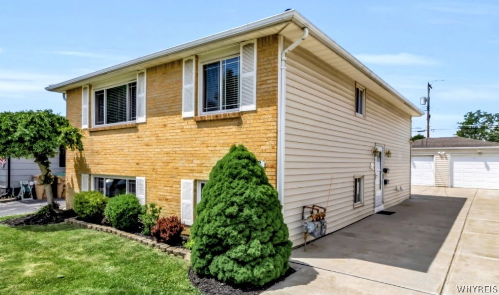 288 Meadowlawn Road Cheektowaga, NY 14225 - Photo 2 of 41