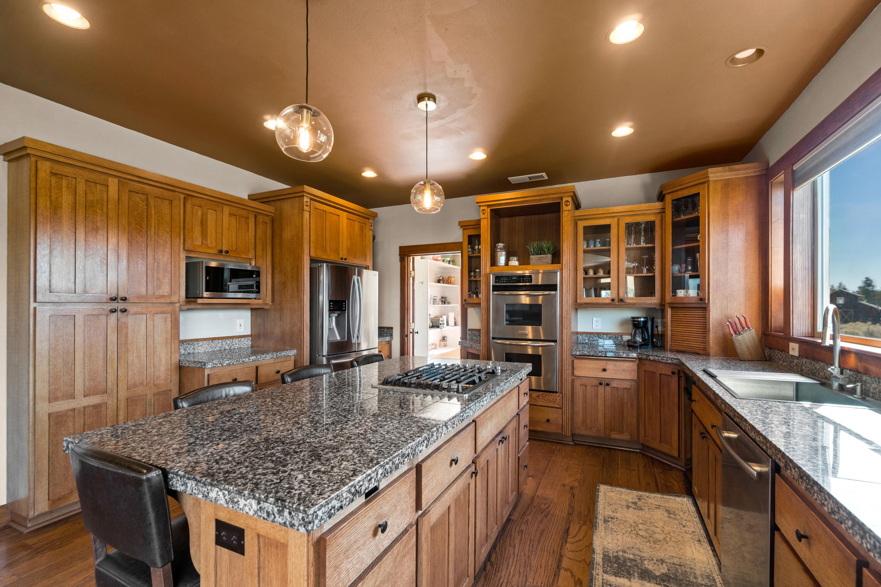 67395 Fryrear Road Bend, OR 97703 - Photo 21 of 71 22. Kitchen facing pantry