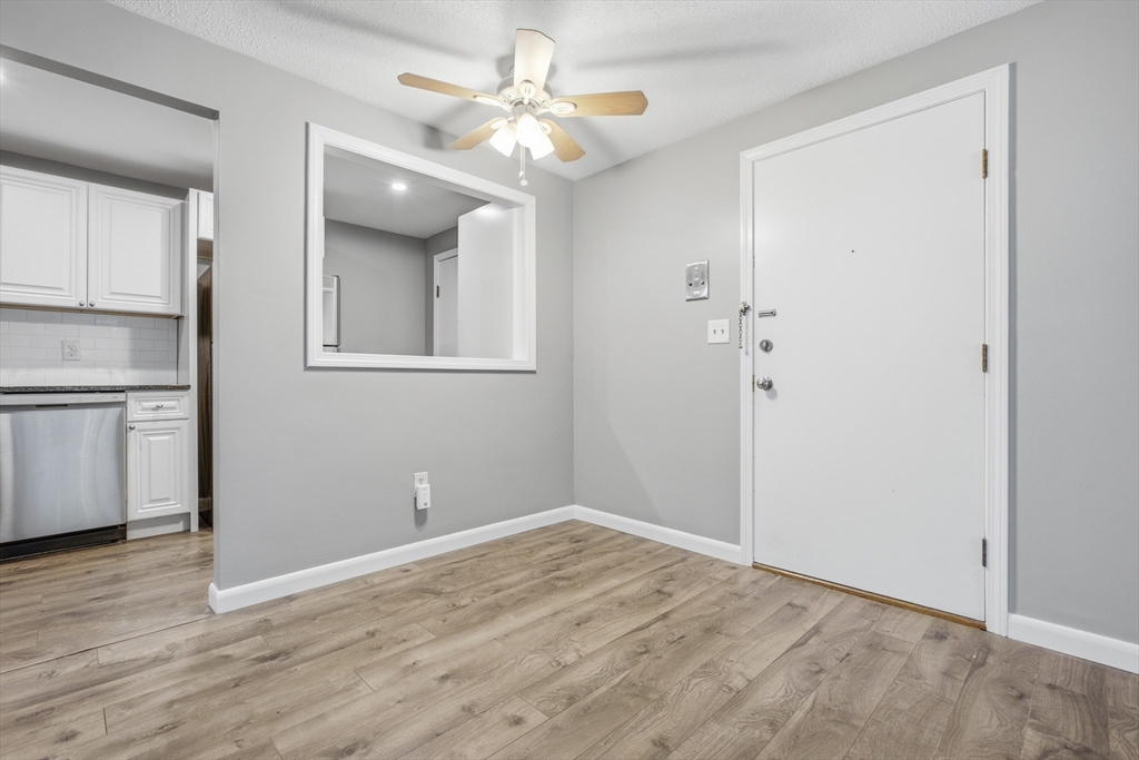 13 Hallmark Gardens, Unit 1 Burlington, MA 01803 - Photo 6 of 21