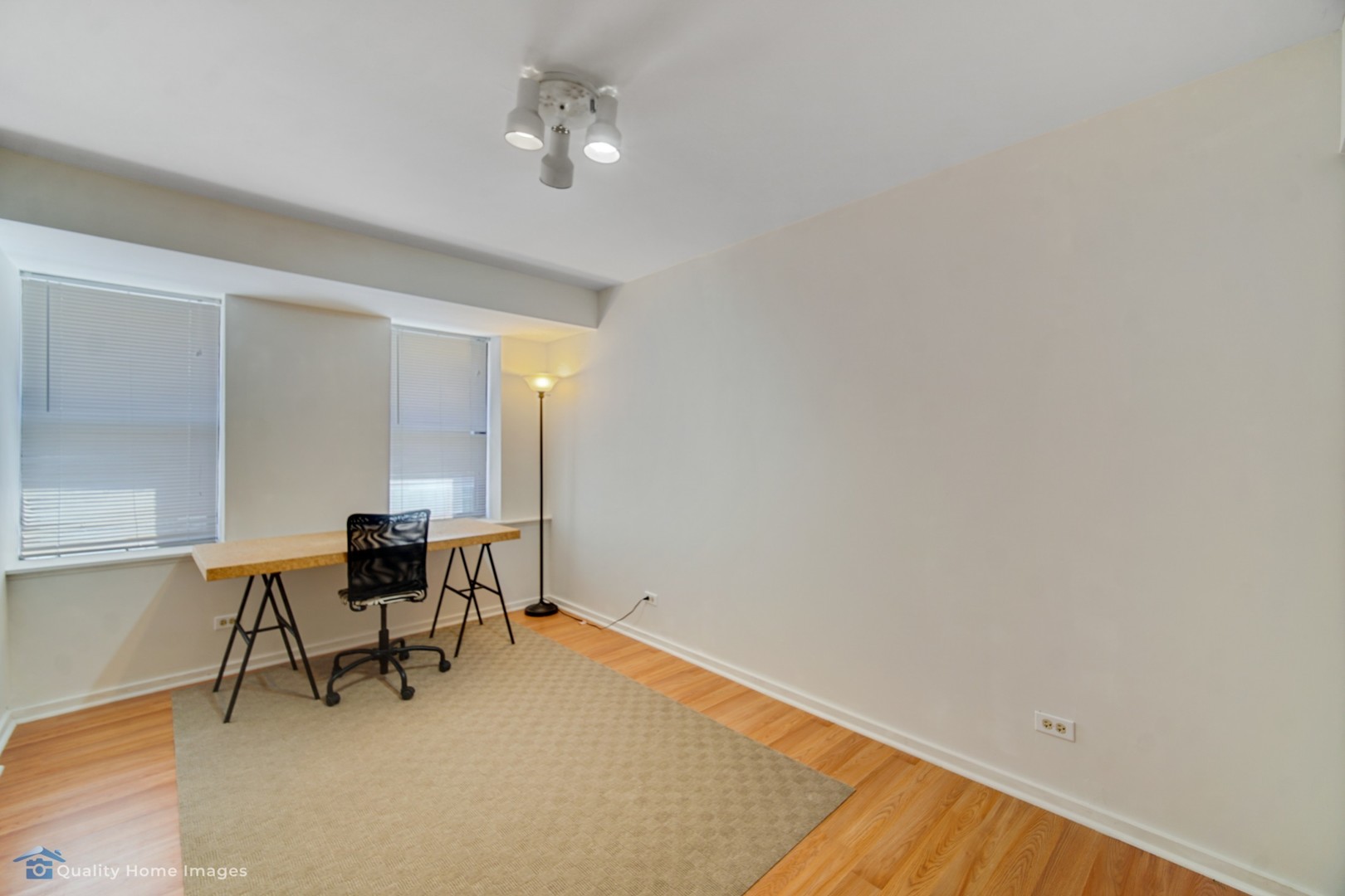 40 East 9th Street, Unit 405 Chicago, IL 60605 - Photo 13 of 18 a view of a livingroom with chairs