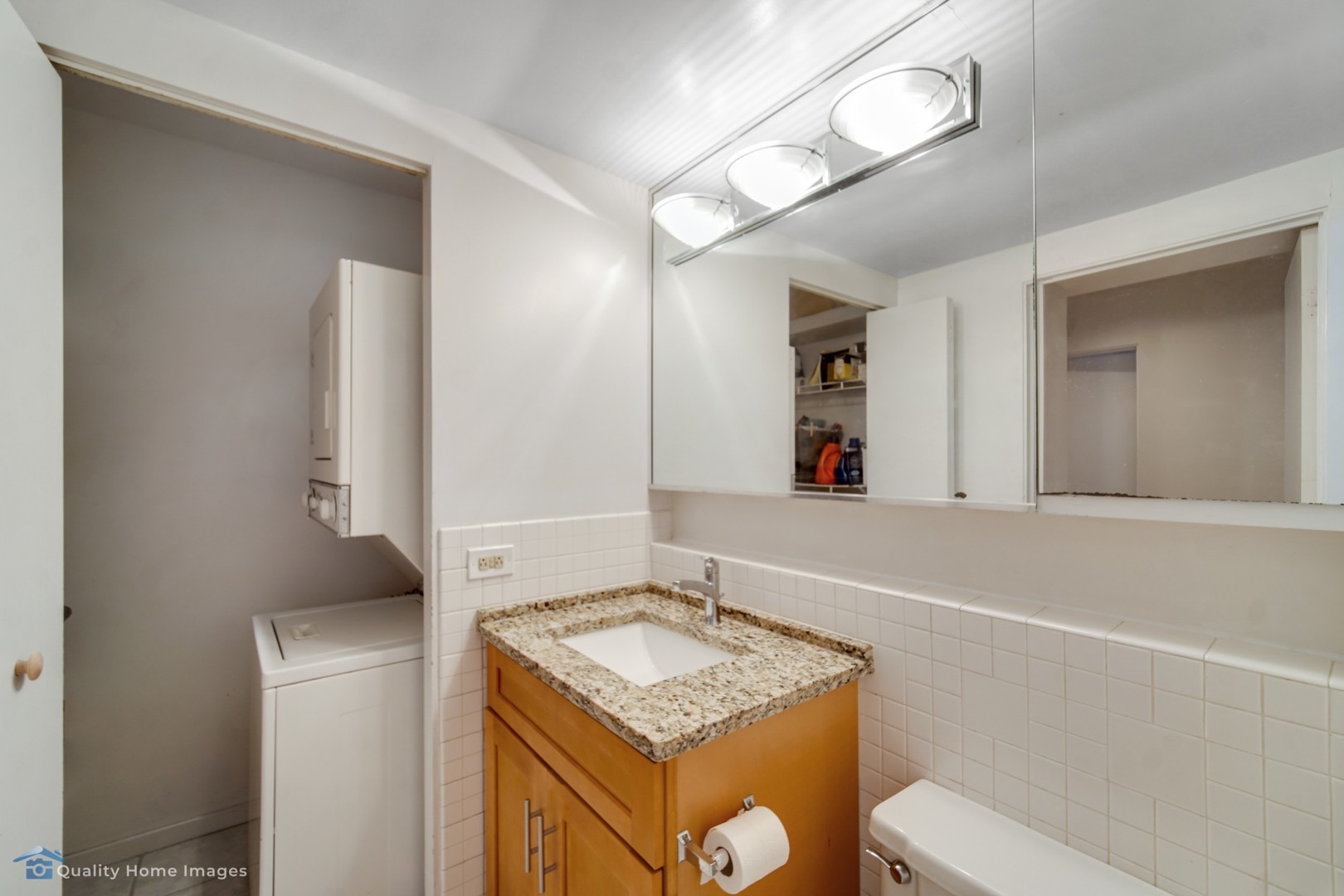 40 East 9th Street, Unit 405 Chicago, IL 60605 - Photo 15 of 18 a bathroom with a granite countertop sink and a mirror