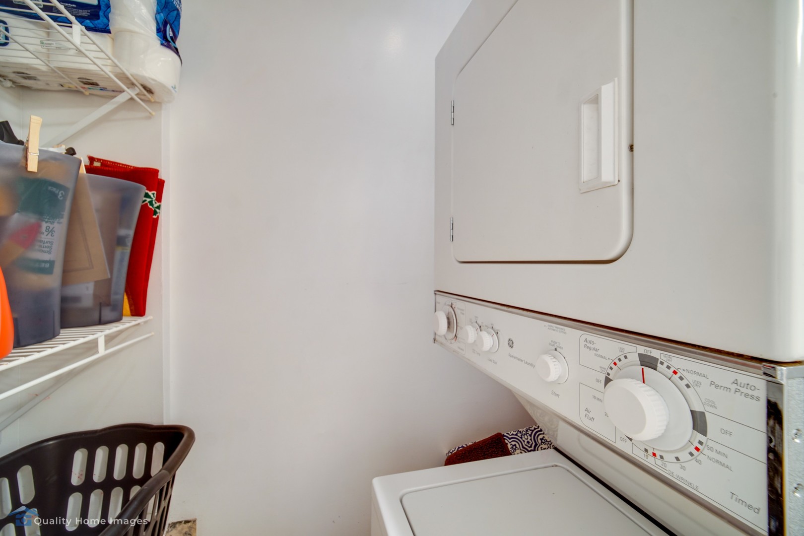 40 East 9th Street, Unit 405 Chicago, IL 60605 - Photo 17 of 18 a bathroom with a sink and a mirror