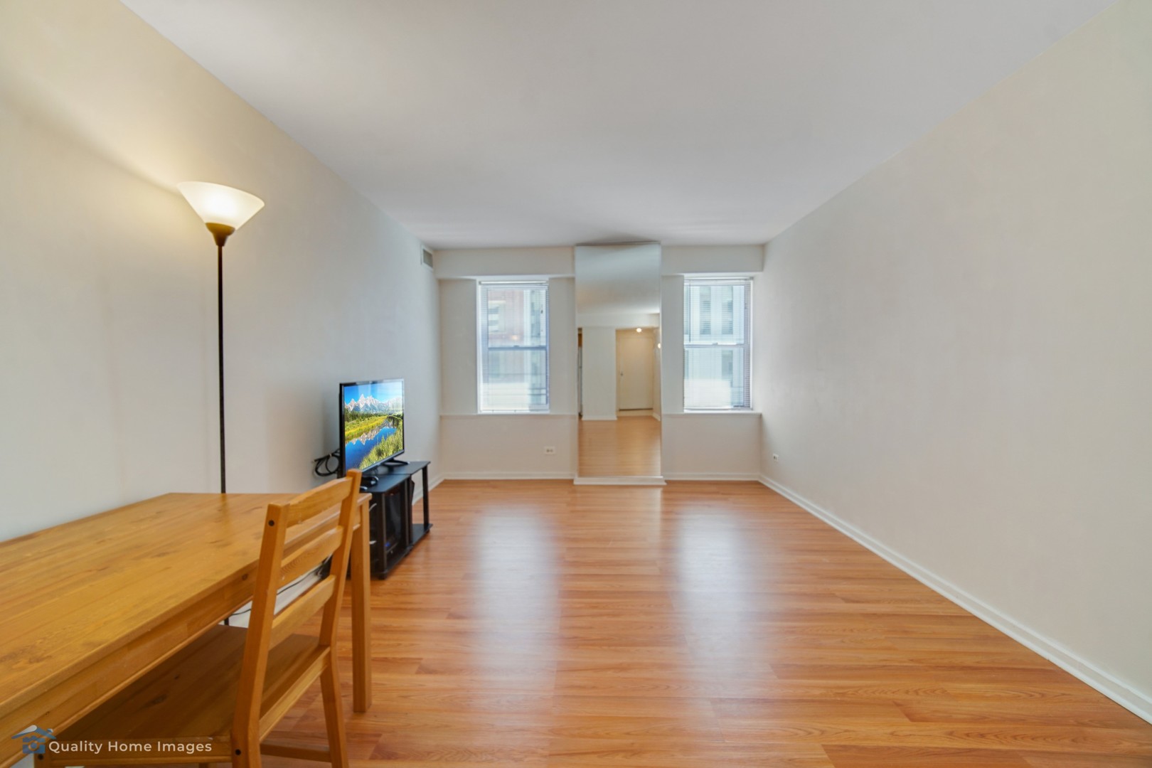 40 East 9th Street, Unit 405 Chicago, IL 60605 - Photo 5 of 18 a view of an empty room and window