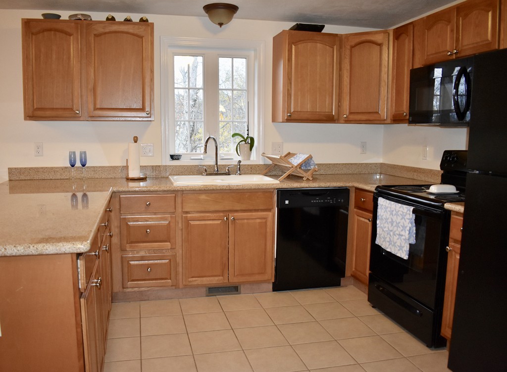35 Honeysuckle Road Worcester, MA 01607 - Photo 5 of 22 Gallery Image 5