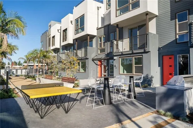 $878,300 | 331 Placemark, Irvine, CA 92614