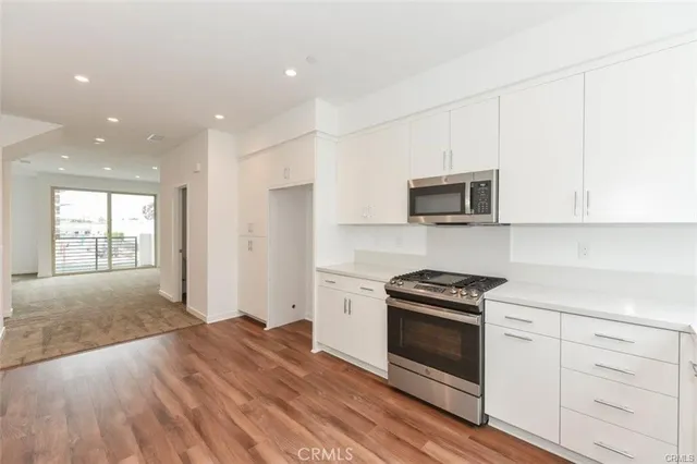 $878,300 | 331 Placemark, Irvine, CA 92614