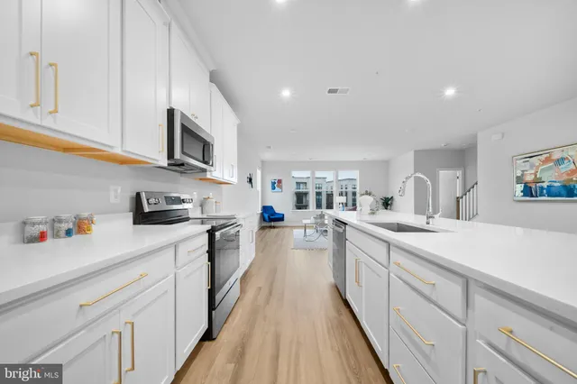 $675,000 | 43730 Transit Square, Ashburn, VA 20147