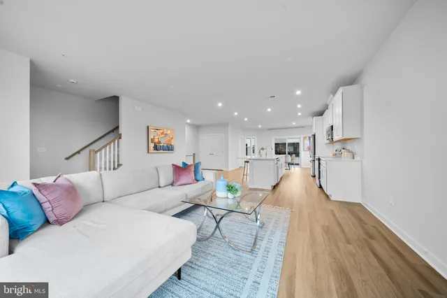 $675,000 | 43730 Transit Square, Ashburn, VA 20147