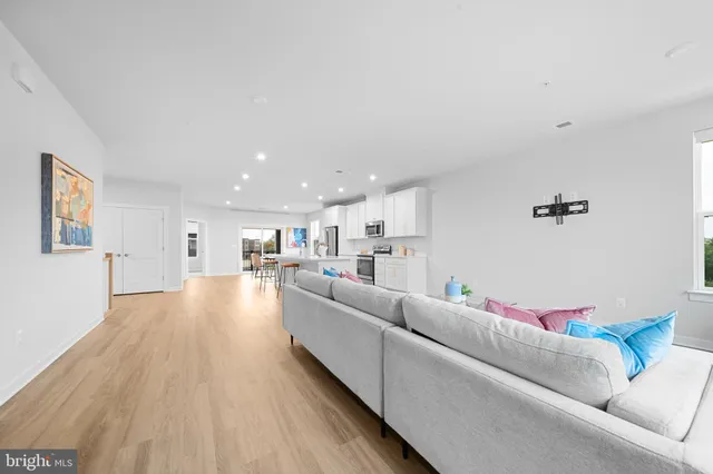 $675,000 | 43730 Transit Square, Ashburn, VA 20147