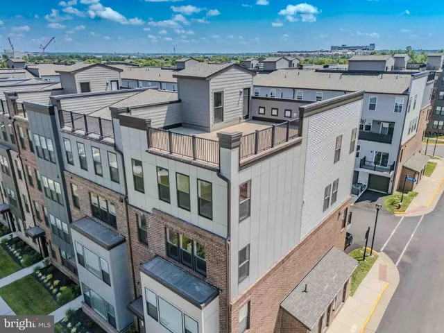$675,000 | 43730 Transit Square, Ashburn, VA 20147