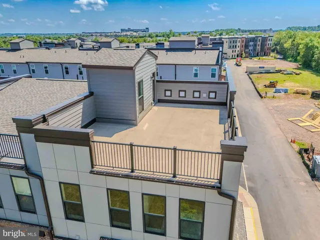 $675,000 | 43730 Transit Square, Ashburn, VA 20147