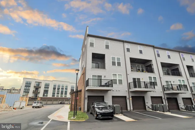 $675,000 | 43730 Transit Square, Ashburn, VA 20147