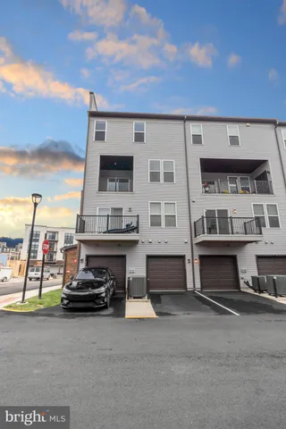 $675,000 | 43730 Transit Square, Ashburn, VA 20147